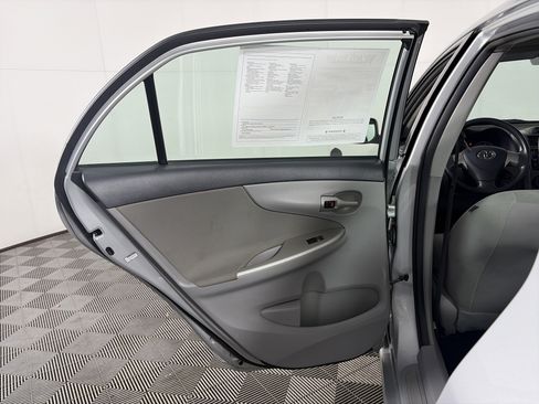 Used 2013 Toyota Corolla LE image 33