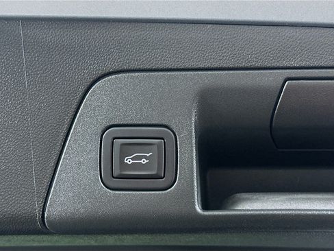 Used 2023 Buick Envision Essence w/ Sport Touring Package FWD image 29