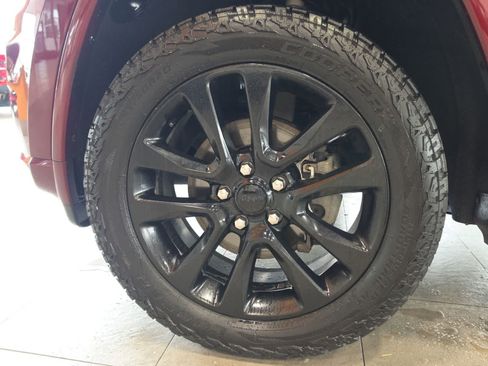 Used 2019 Jeep Grand Cherokee Altitude AWD/4WD image 14