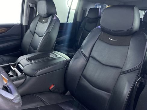 Used 2019 Cadillac Escalade ESV Luxury image 12