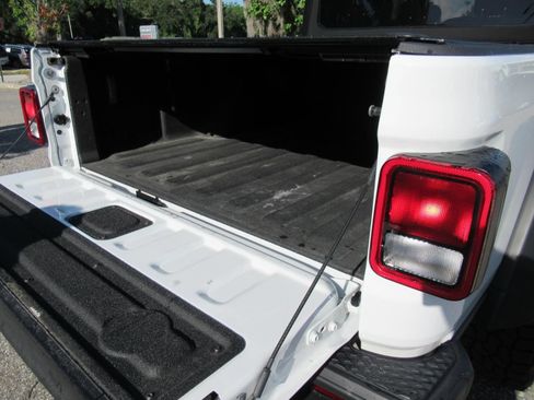 Used 2022 Jeep Gladiator Mojave w/ Trailer Tow Package AWD/4WD image 10