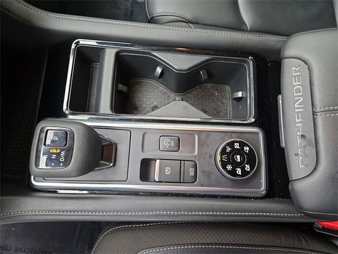 Certified 2025 Nissan Pathfinder SL image 22