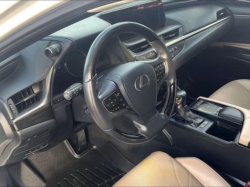 Used 2019 Lexus ES 300h w/ Accessory Package 2 image 14