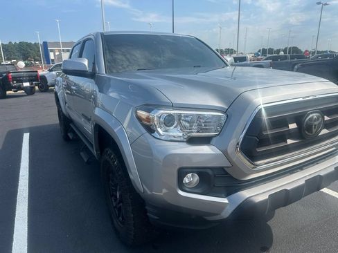 Used 2021 Toyota Tacoma SR5 w/ Technology Package AWD/4WD image 4