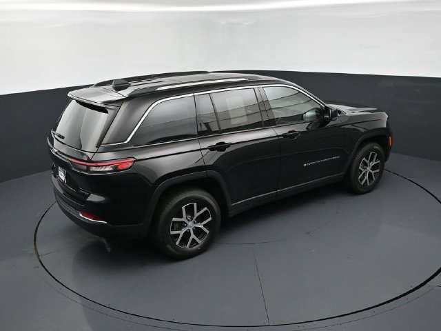 Used 2023 Jeep Grand Cherokee Limited w/ Trailer Tow Prep Group (B) AWD/4WD image 18