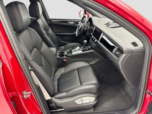 Certified 2025 Porsche Macan AWD/4WD image 21