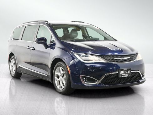 Used 2017 Chrysler Pacifica Touring-L FWD image 7