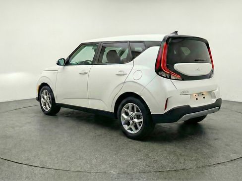 Used 2025 Kia Soul LX w/ LX Technology Package FWD image 6
