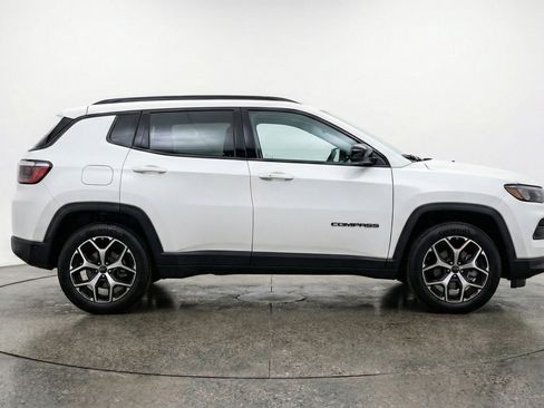 Used 2025 Jeep Compass Limited image 11