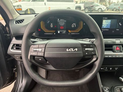 Used 2025 Kia K4 LXS image 27