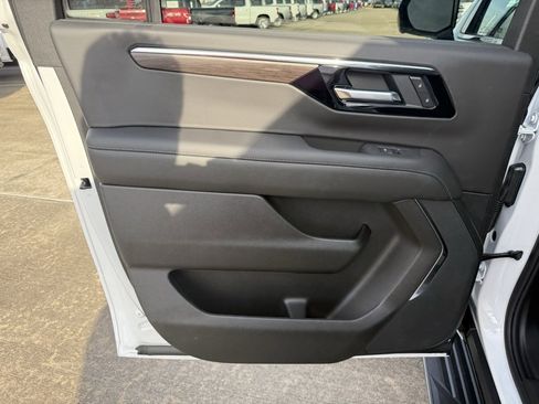 New 2026 Chevrolet Suburban LS image 28