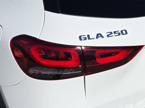 Used 2022 Mercedes-Benz GLA 250 image 38