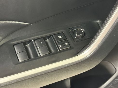 Used 2025 Toyota RAV4 LE AWD/4WD image 27