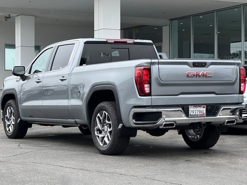 Used 2025 GMC Sierra 1500 SLE image 6
