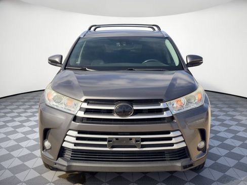 Used 2017 Toyota Highlander XLE FWD image 6