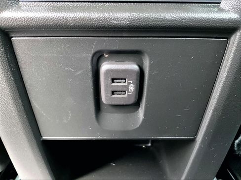 Used 2023 Chevrolet Traverse LT image 28