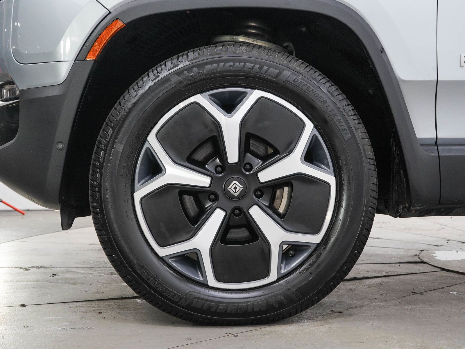 Used 2024 Rivian R1S Adventure Dual AWD/4WD image 29