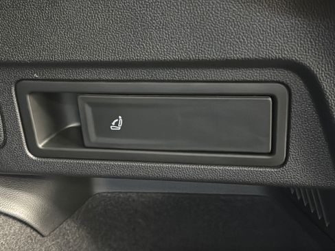 Used 2023 Volkswagen Tiguan SEL R-Line AWD/4WD image 27
