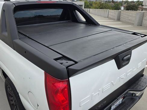 Used 2004 Chevrolet Avalanche Z66 w/ Preferred Equipment Group image 9