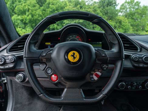 Used 2018 Ferrari 488 GTB RWD image 37
