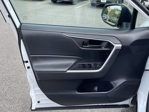 Used 2019 Toyota RAV4 LE w/ Carpet Mat Package AWD/4WD image 22