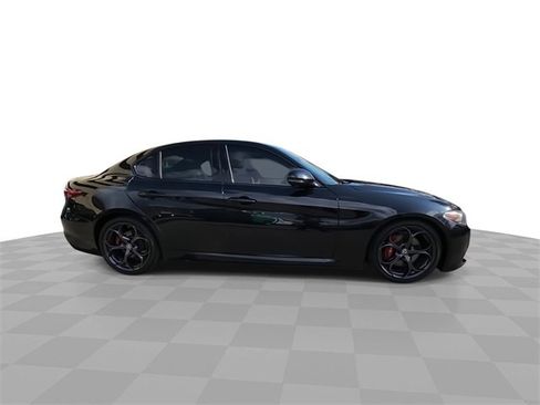 Used 2018 Alfa Romeo Giulia Ti Sport w/ Quick Order Package 22U Sport image 9