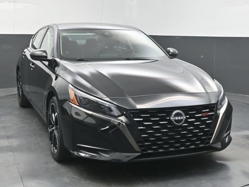 Certified 2025 Nissan Altima 2.5 SR FWD image 2