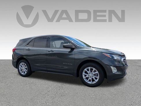 Used 2019 Chevrolet Equinox LS w/ LS Convenience Package FWD image 3