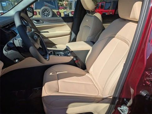 New 2025 Jeep Grand Cherokee Limited w/ Luxury Tech Group II RWD image 20