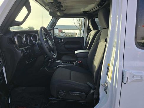 Used 2023 Jeep Gladiator Sport image 9