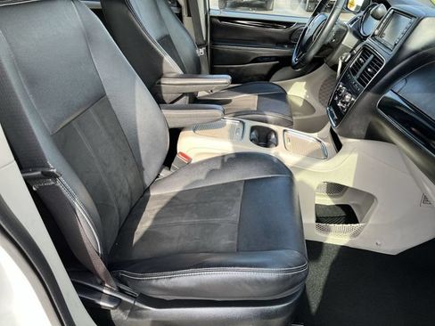 Used 2019 Dodge Grand Caravan SXT FWD image 27