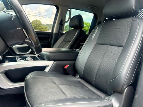 Used 2019 Nissan Titan PRO-4X image 7