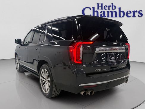 Used 2022 GMC Yukon Denali w/ Denali Premium Package image 3