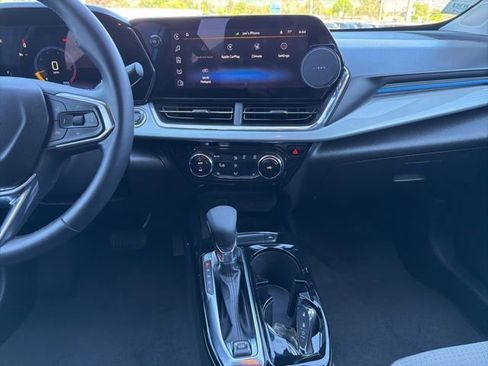 Used 2025 Chevrolet Trax LT w/ Driver Confidence Package FWD image 24