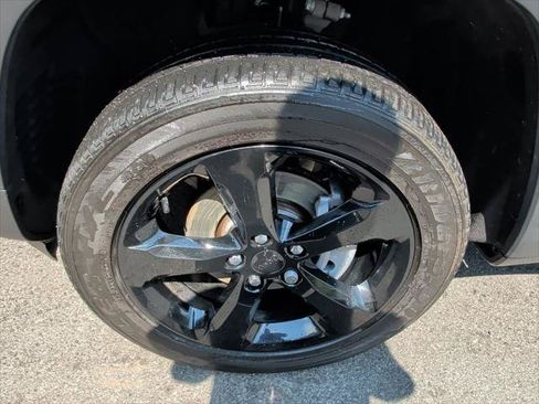 Certified 2023 Jeep Grand Cherokee Altitude AWD/4WD image 9
