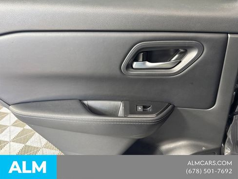 Used 2025 Nissan Rogue SV image 25