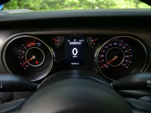 Used 2022 Jeep Gladiator Sport AWD/4WD image 13