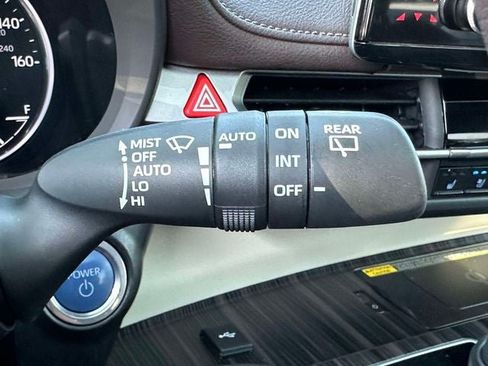 Used 2023 Toyota Sienna Platinum AWD/4WD image 44