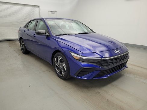 Used 2025 Hyundai Elantra Sport image 13