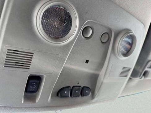 Used 2011 GMC Acadia SLT image 23