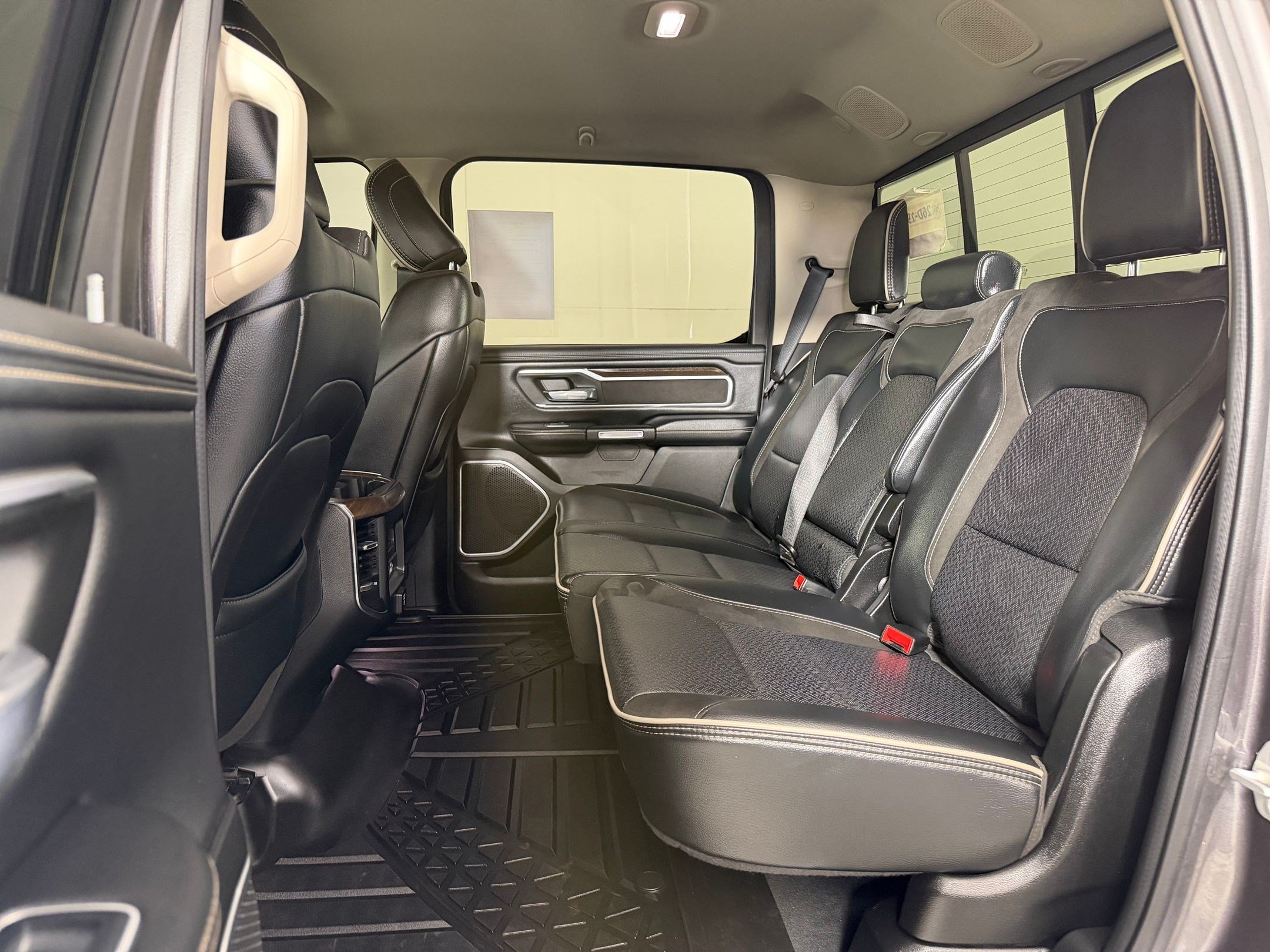 Used 2022 RAM 1500 Laramie AWD/4WD image 21