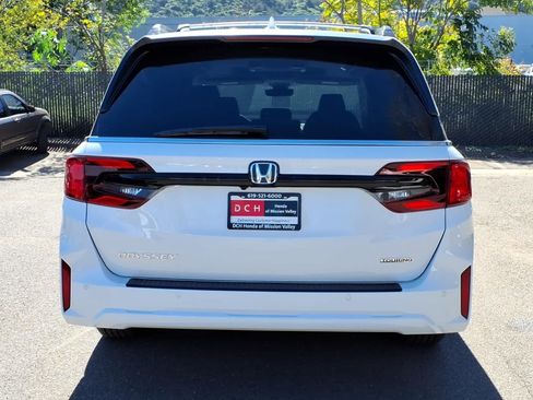 New 2026 Honda Odyssey Touring image 5