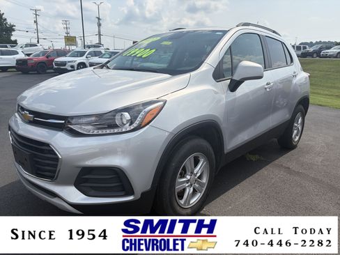 Used 2022 Chevrolet Trax LT w/ LT Convenience Package AWD/4WD image 1