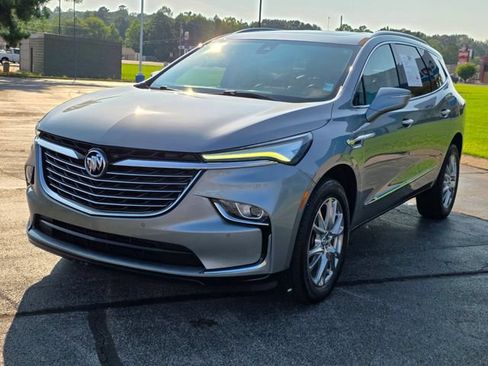 Used 2023 Buick Enclave Essence w/ Experience Buick Package FWD image 5