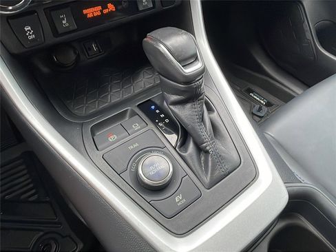 Used 2019 Toyota RAV4 XSE image 28
