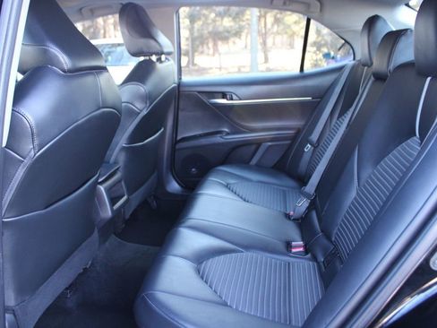 Used 2020 Toyota Camry SE image 12