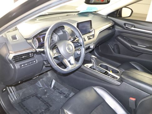 Used 2019 Nissan Altima 2.0 Edition One image 2