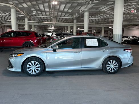 Used 2020 Toyota Camry LE FWD image 7