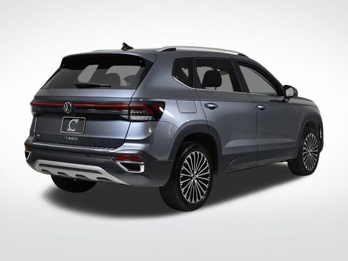 Used 2025 Volkswagen Taos SE image 5