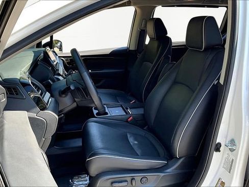 Used 2025 Honda Odyssey Elite image 18